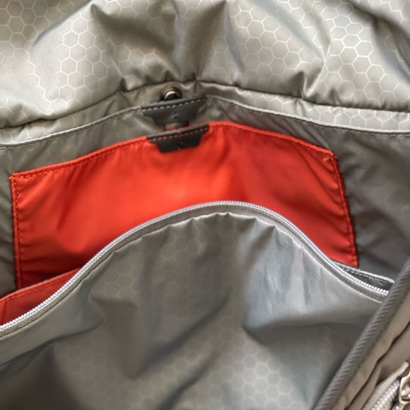 TUMI Grey / Black Nylon Messenger bag - Picture 8 of 10